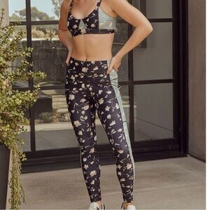 NWT, Saltwater LUXE Golden Hour Floral Active Sports Bra & Legging Set, Small